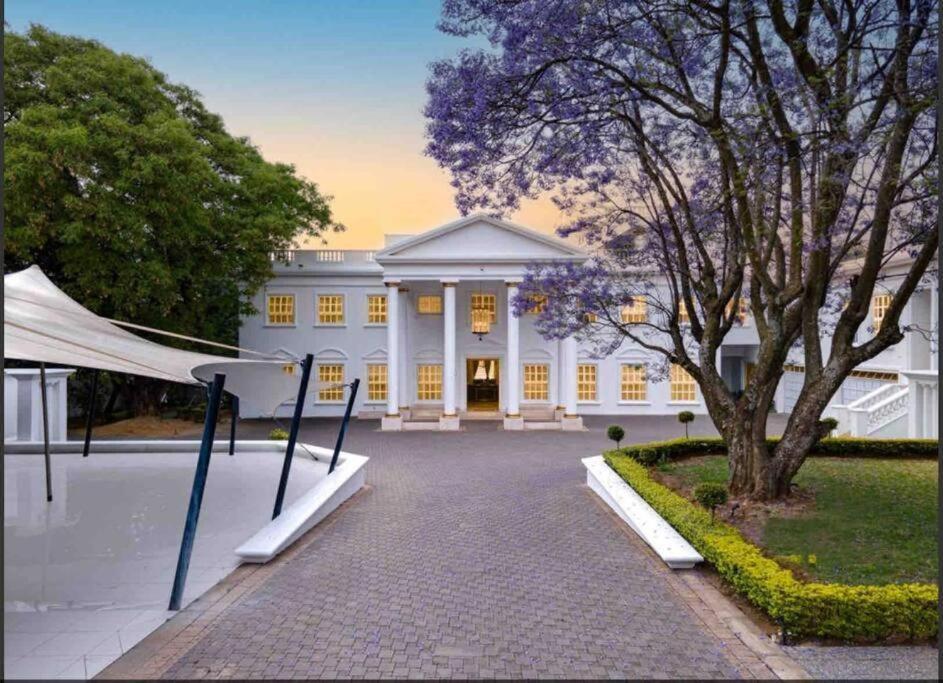 The White House In Sandton Vila Joanesburgo Exterior foto