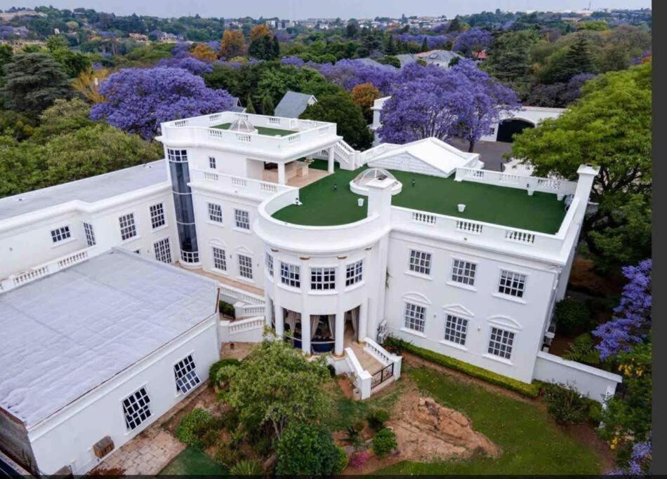 The White House In Sandton Vila Joanesburgo Exterior foto